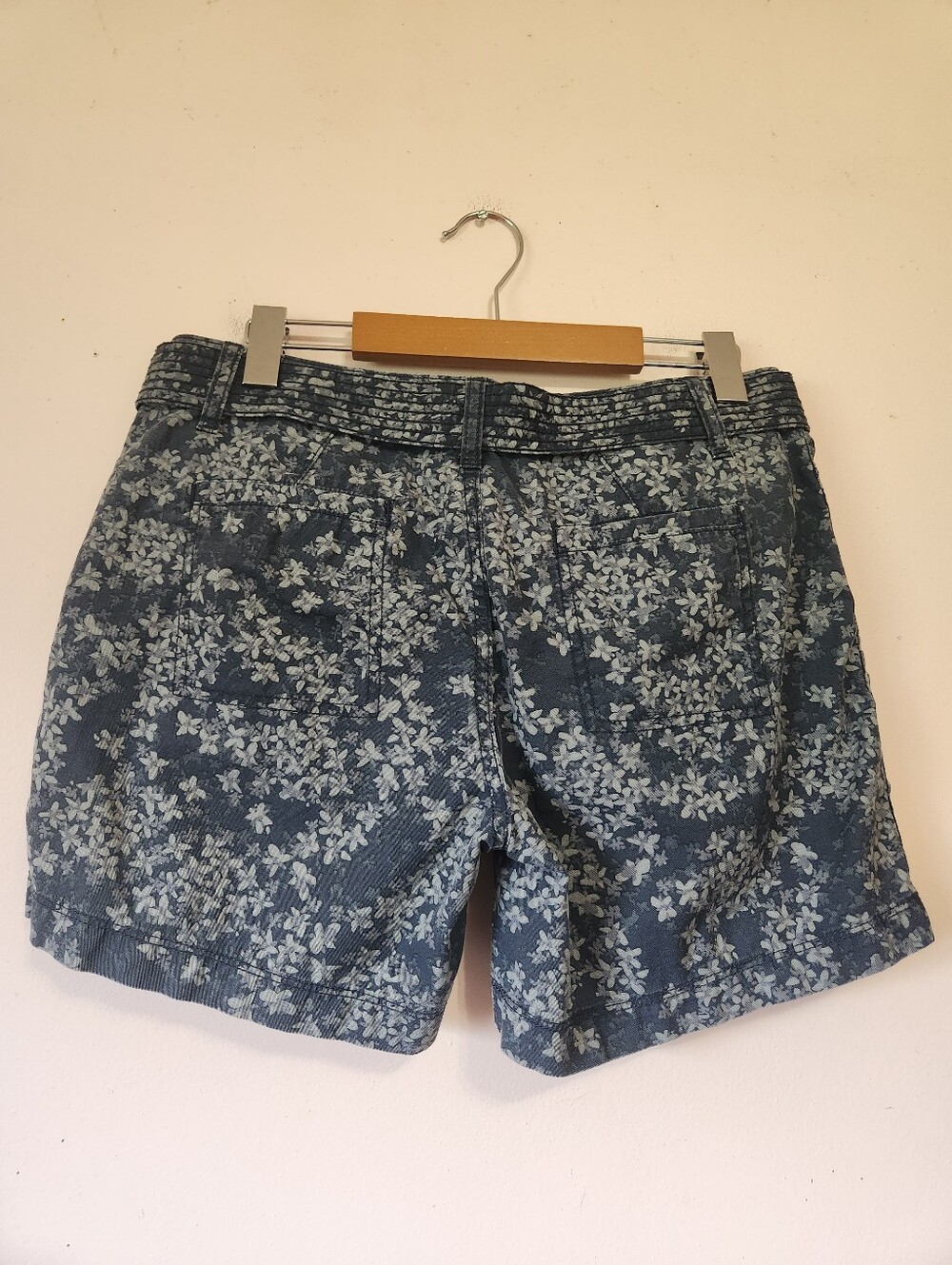 Calvin Klein Jeans Y2K Blue Floral Belted Utility Shorts Size 4 EUC Like New - Picture 4 of 12